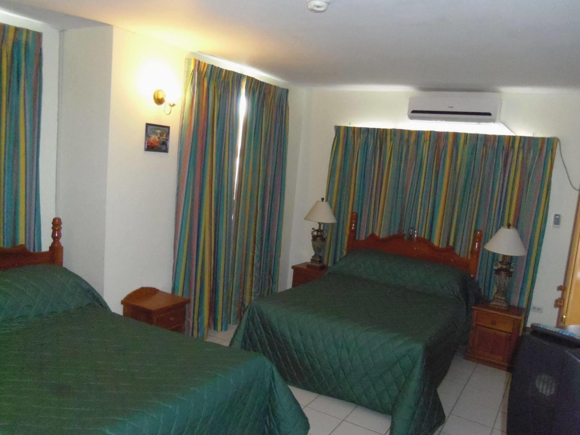 Airport Inn Piarco Экстерьер фото